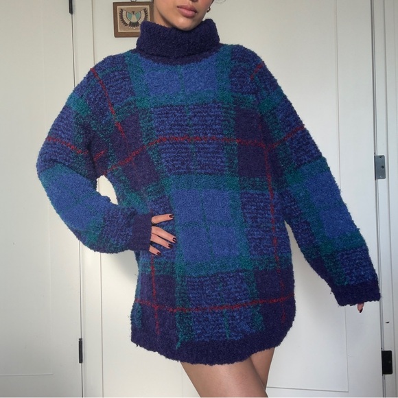 Cozy oversized Plaid Turtleneck Sweater - Blue and Green - Picture 2 of 4